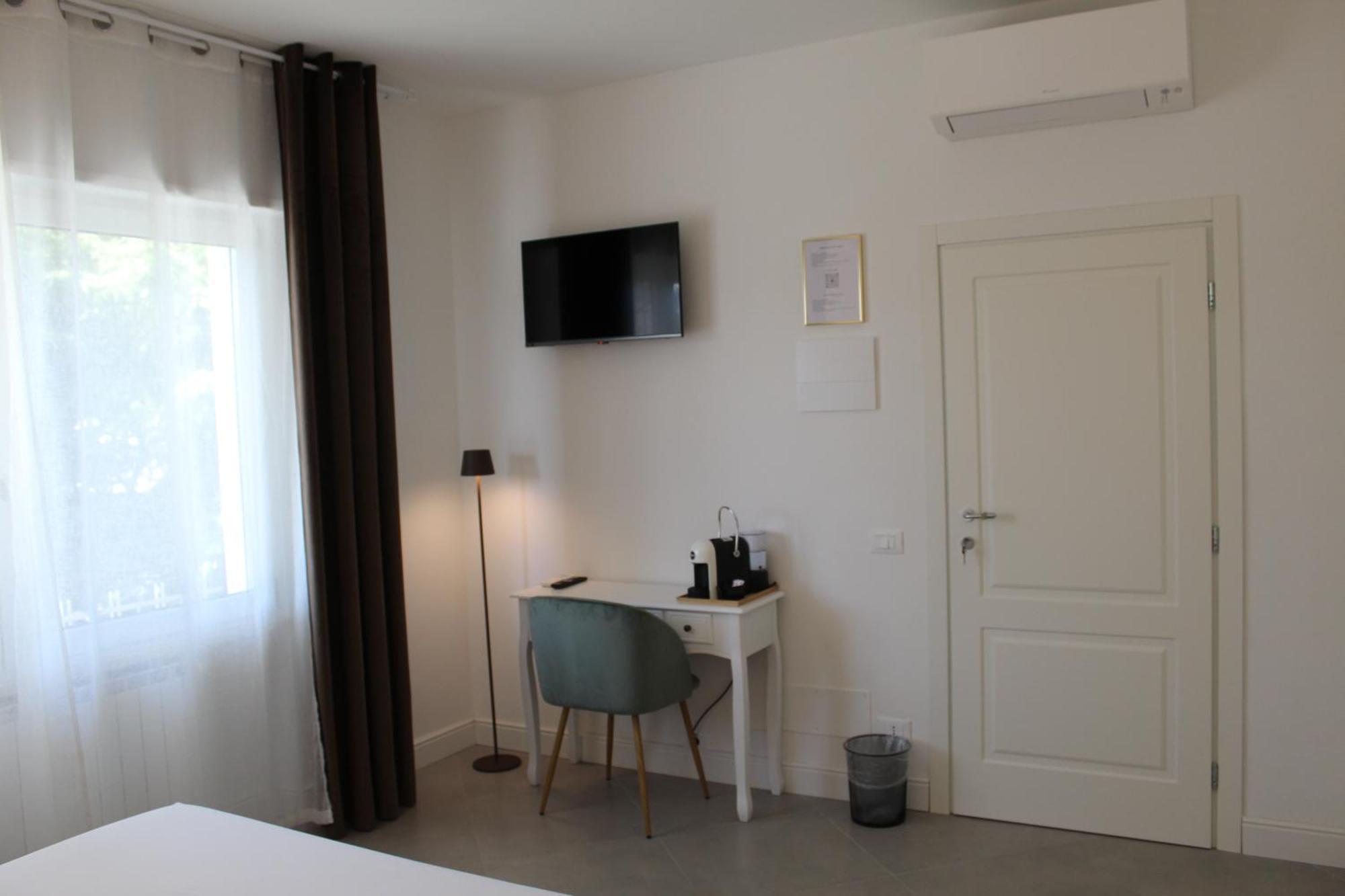 Villa Forte Salvi - Rooms Peschiera del Garda Buitenkant foto
