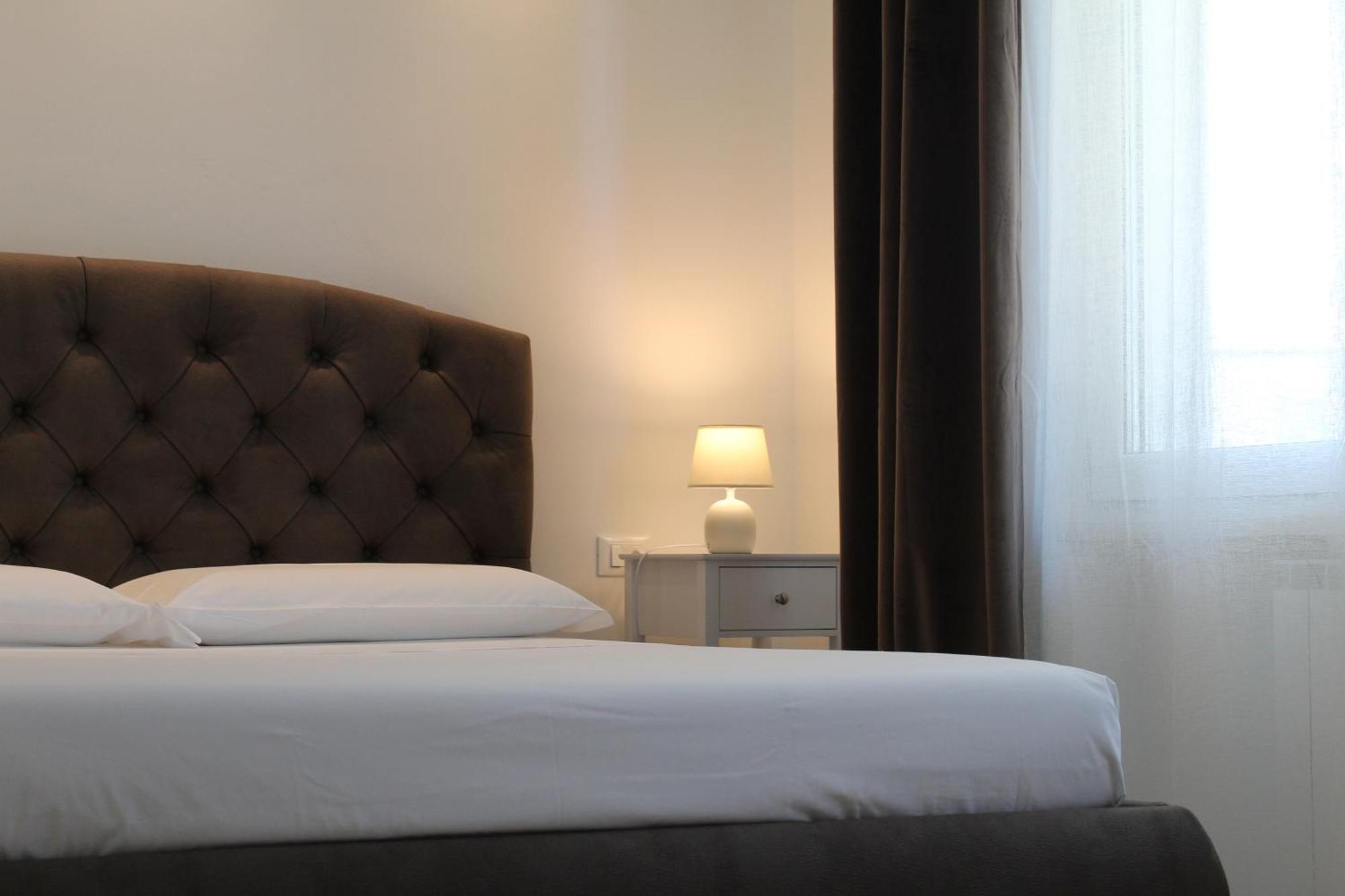 Villa Forte Salvi - Rooms Peschiera del Garda Buitenkant foto