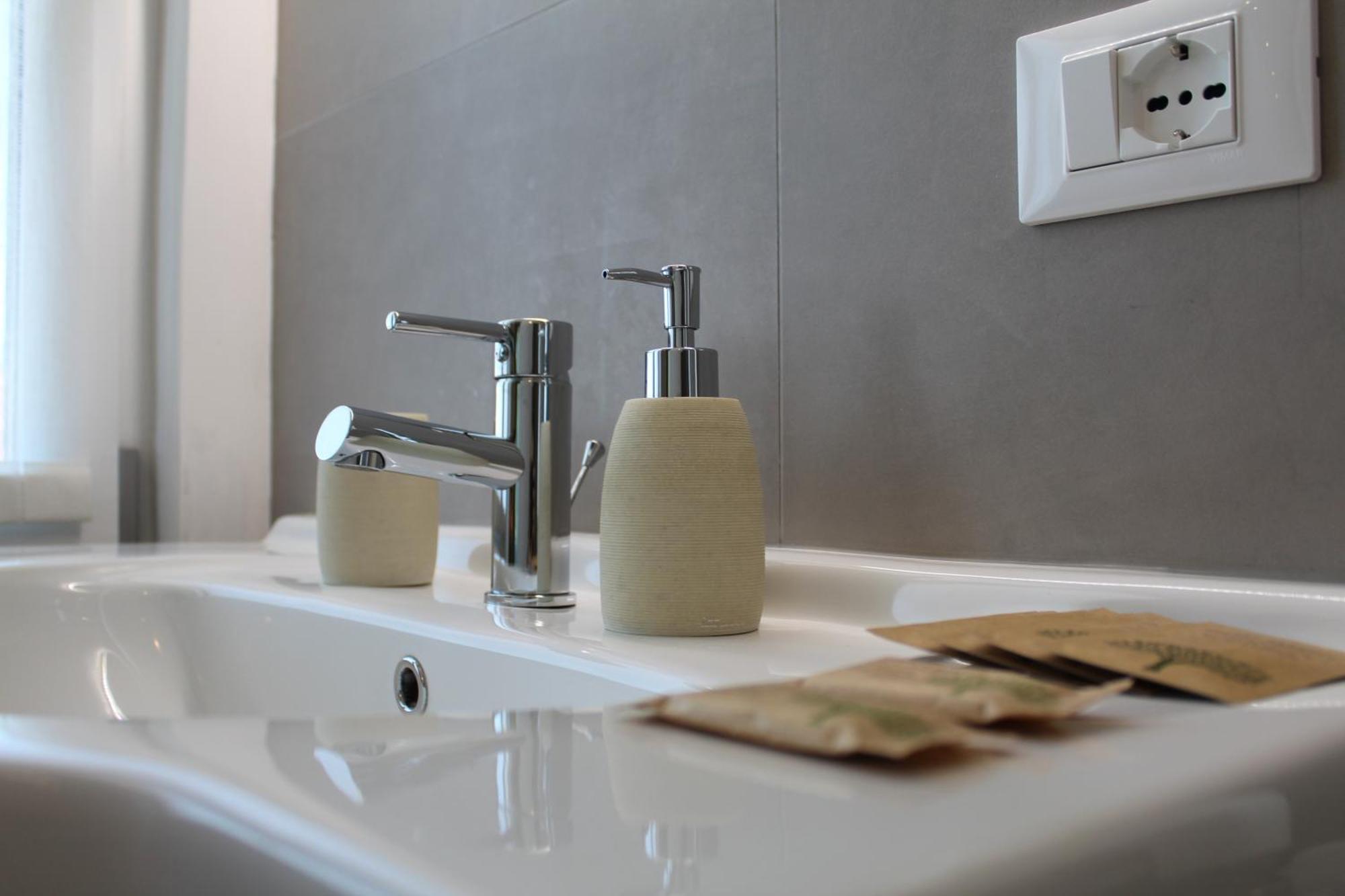 Villa Forte Salvi - Rooms Peschiera del Garda Buitenkant foto