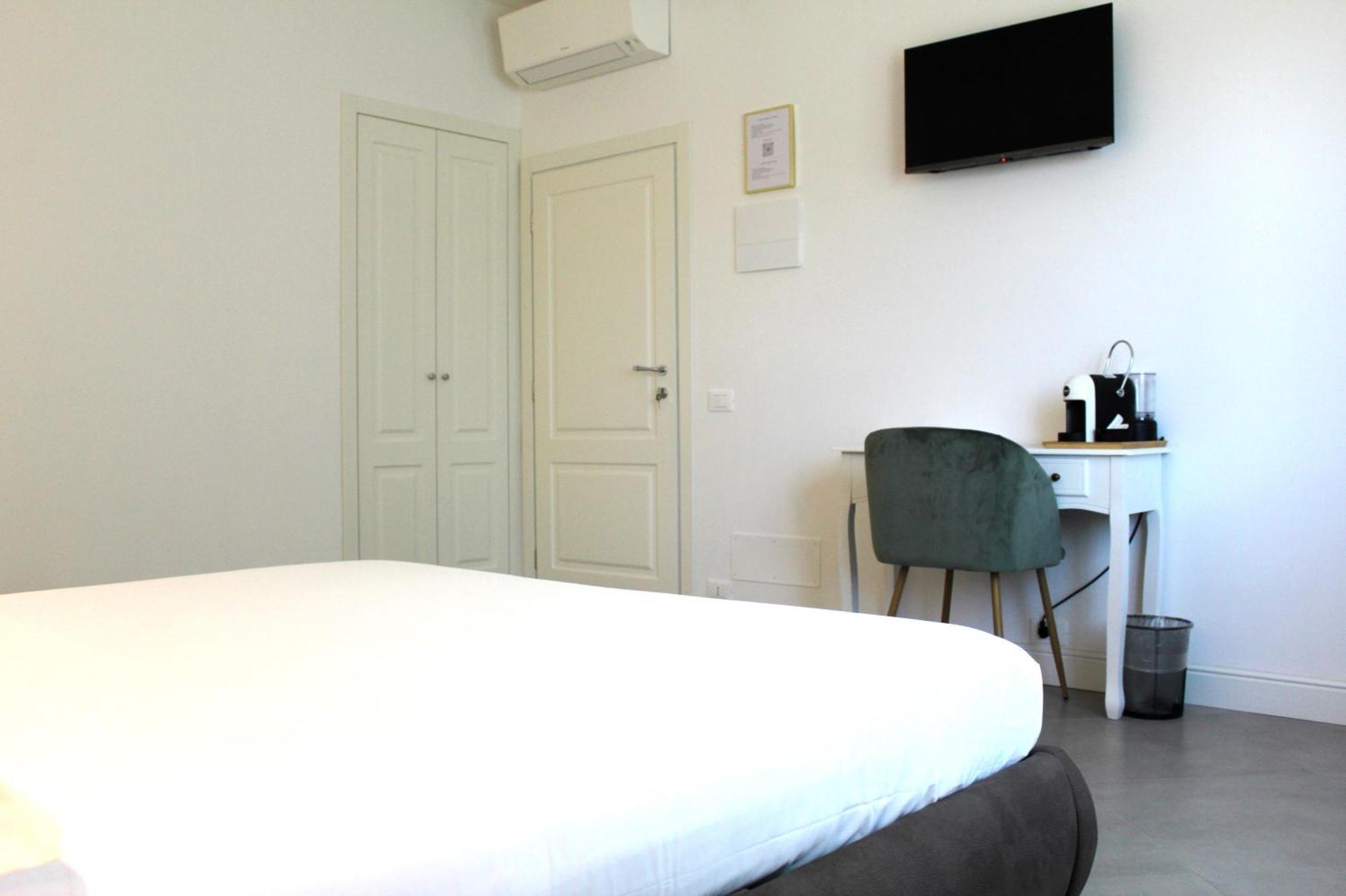 Villa Forte Salvi - Rooms Peschiera del Garda Buitenkant foto